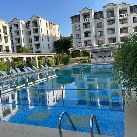 Apartment дизайнерско студио ,смокиня,созопол,5 звезден затворен комплекс,4 басейна,1ва линия море Sozopol