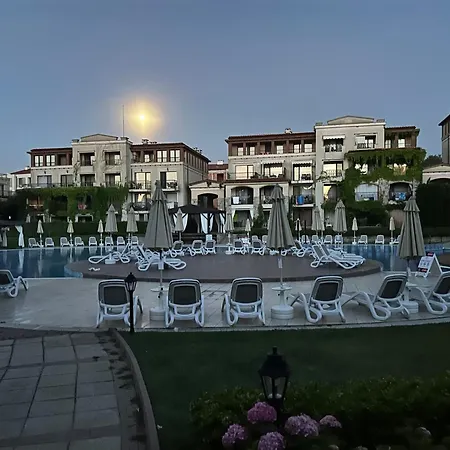 Apartment дизайнерско студио ,смокиня,созопол,5 звезден затворен комплекс,4 басейна,1ва линия море Sozopol