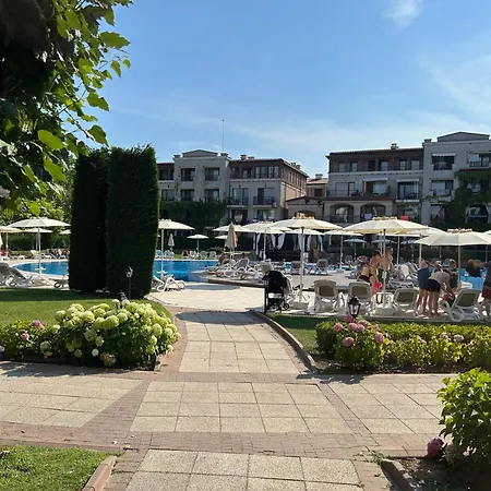 Apartment дизайнерско студио ,смокиня,созопол,5 звезден затворен комплекс,4 басейна,1ва линия море Sozopol