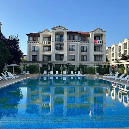 Apartment дизайнерско студио ,смокиня,созопол,5 звезден затворен комплекс,4 басейна,1ва линия море *